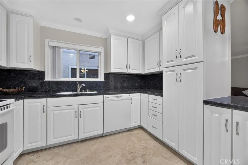 2262 Via Puerta #D Laguna Woods, CA 92637