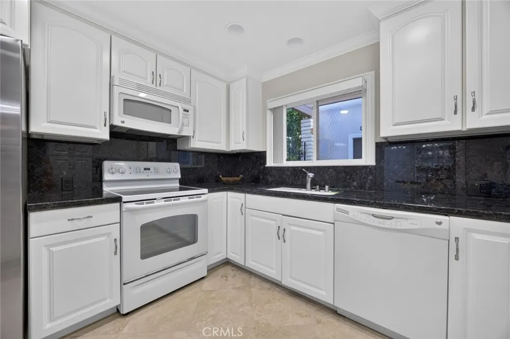 2262 Via Puerta #D Laguna Woods, CA 92637