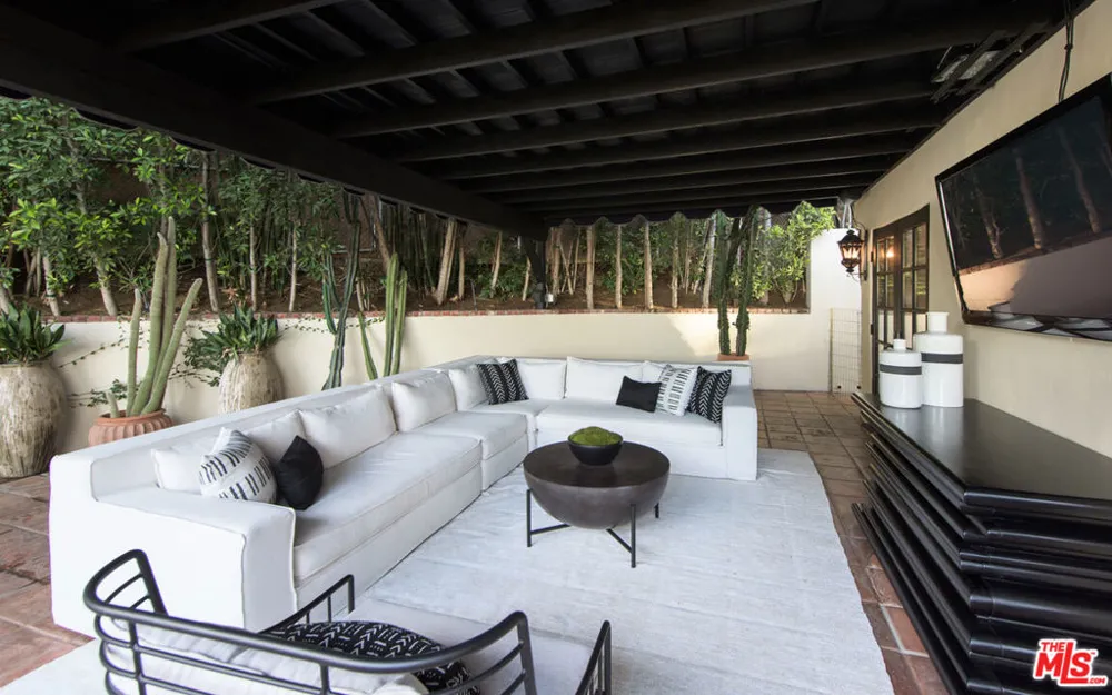 9101 St Ives Drive Los Angeles, CA 90069