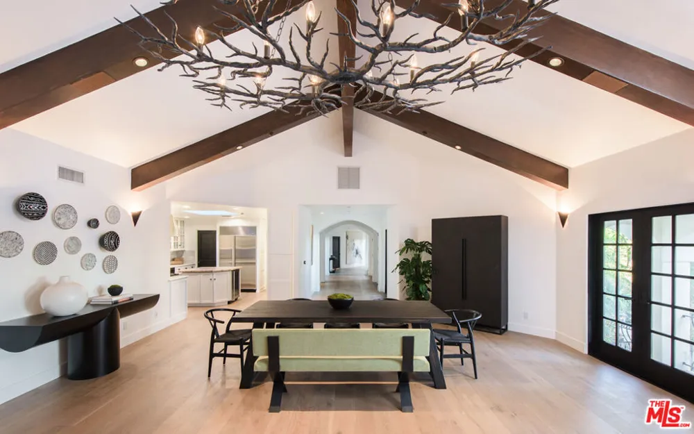 9101 St Ives Drive Los Angeles, CA 90069
