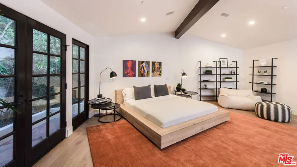 9101 St Ives Drive Los Angeles, CA 90069