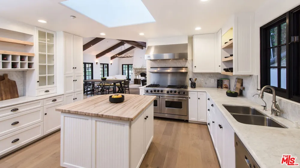 9101 St Ives Drive Los Angeles, CA 90069