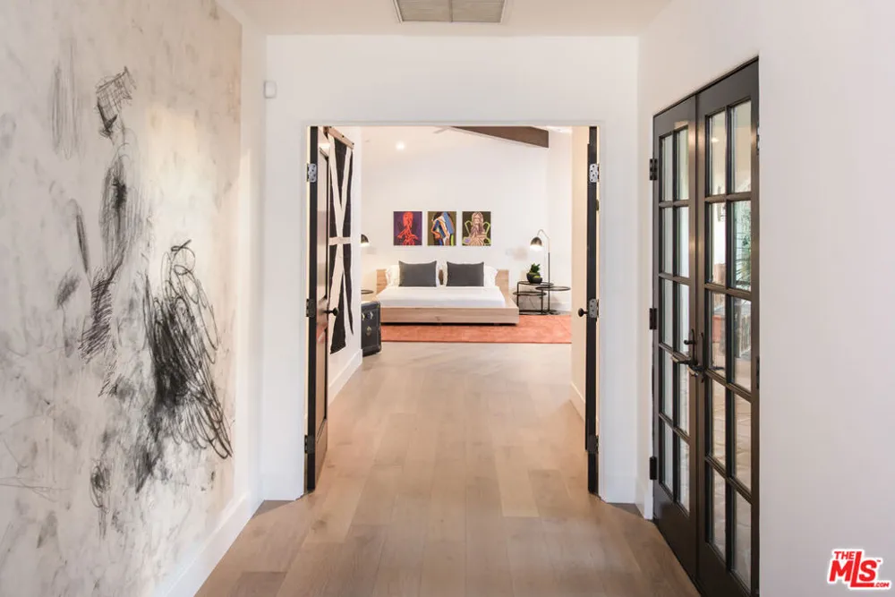 9101 St Ives Drive Los Angeles, CA 90069