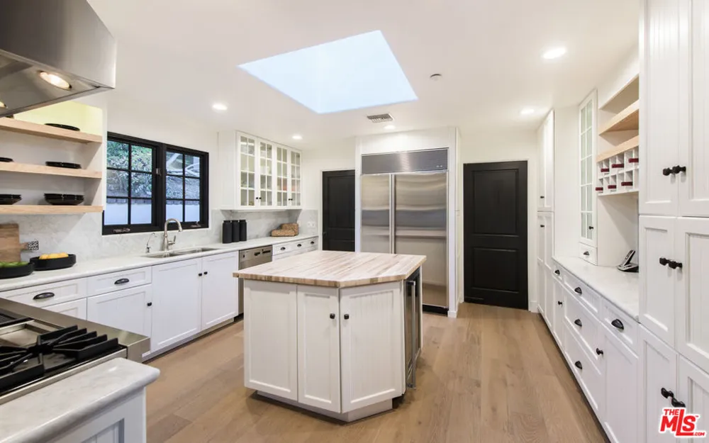 9101 St Ives Drive Los Angeles, CA 90069