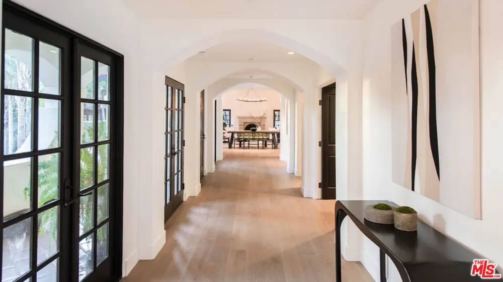 9101 St Ives Drive Los Angeles, CA 90069