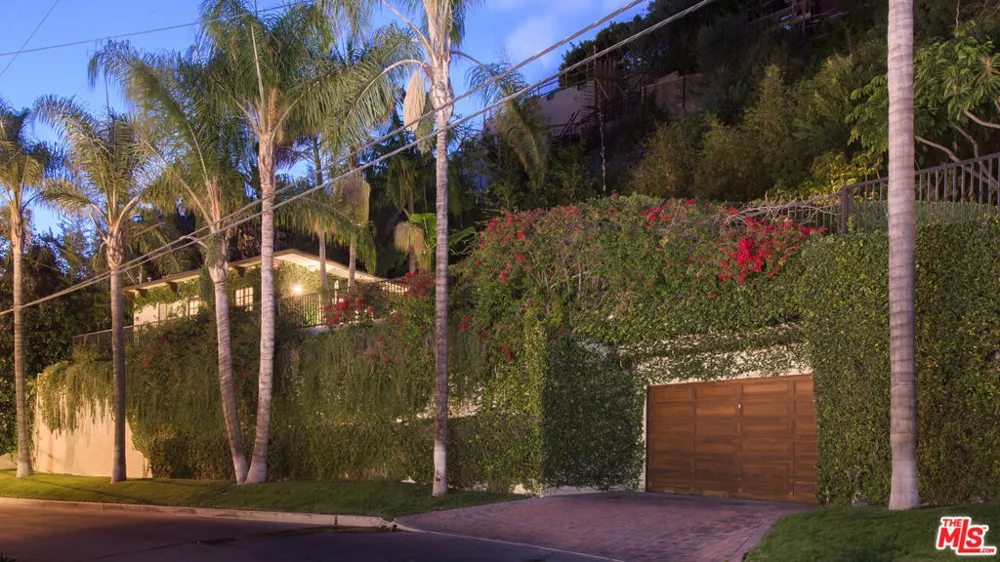 9101 St Ives Drive Los Angeles, CA 90069