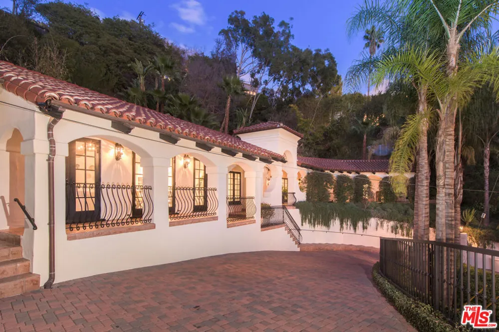 9101 St Ives Drive Los Angeles, CA 90069