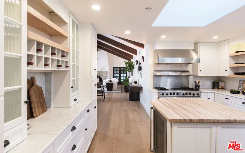 9101 St Ives Drive Los Angeles, CA 90069