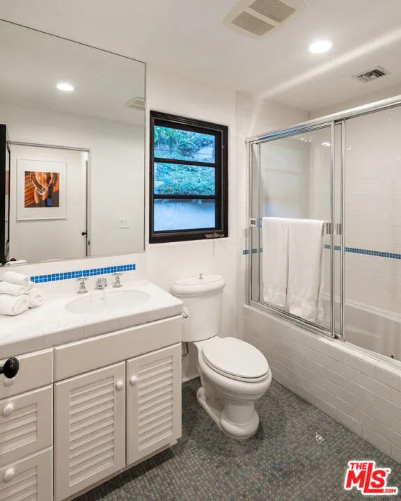 9101 St Ives Drive Los Angeles, CA 90069