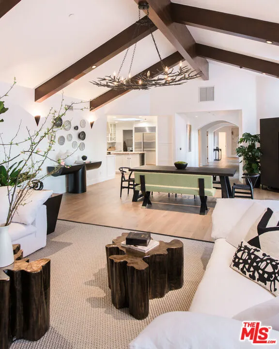 9101 St Ives Drive Los Angeles, CA 90069