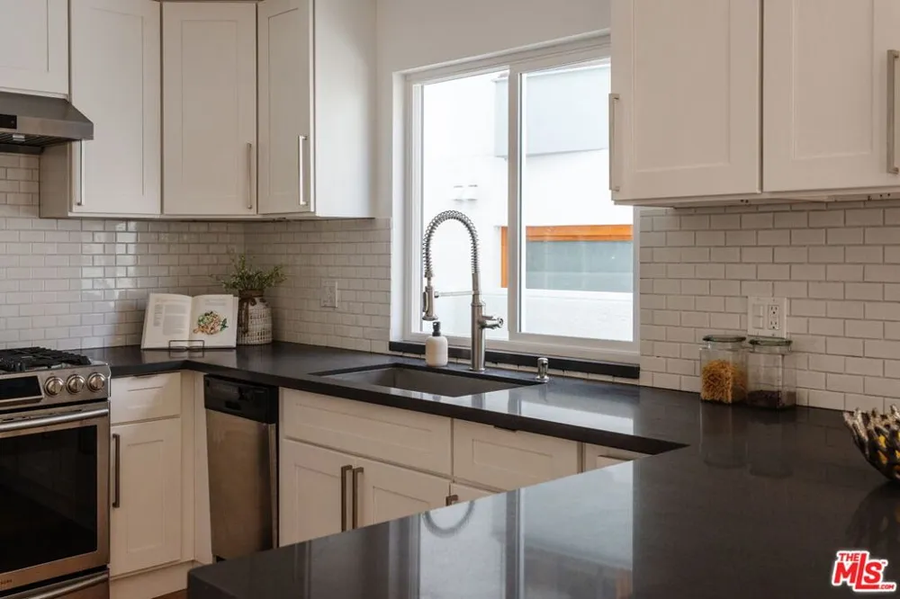 1031 17th Street #1 Santa Monica, CA 90403