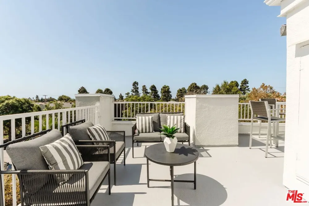 1031 17th Street #1 Santa Monica, CA 90403