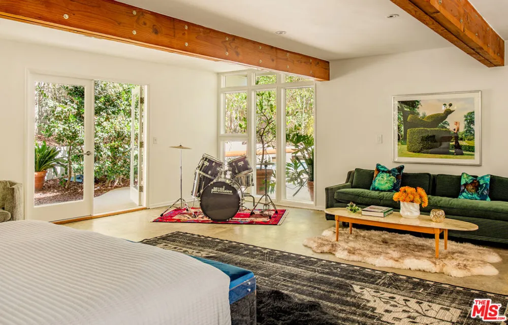 9031 Wonderland Park Avenue Los Angeles, CA 90046