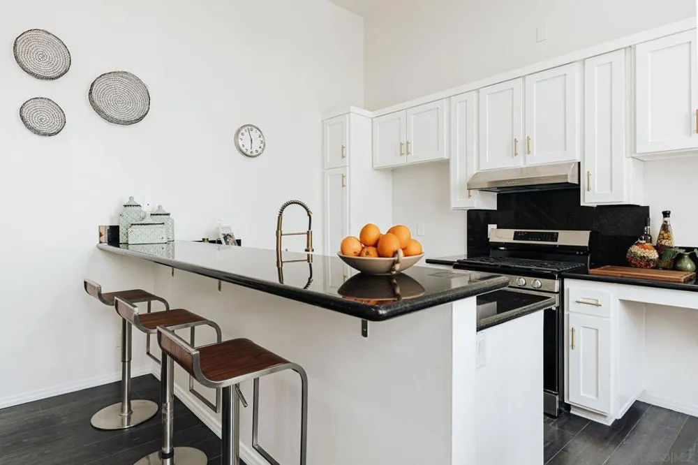 4652 Don Lorenzo Dr #A Los Angeles, CA 90008