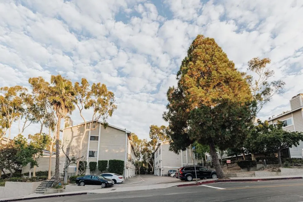 4652 Don Lorenzo Dr #A Los Angeles, CA 90008