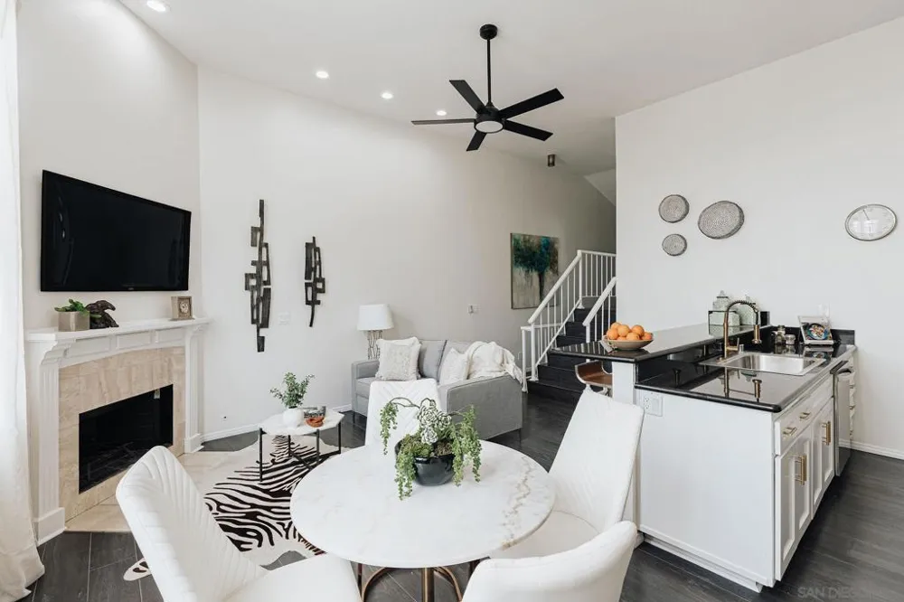 4652 Don Lorenzo Dr #A Los Angeles, CA 90008