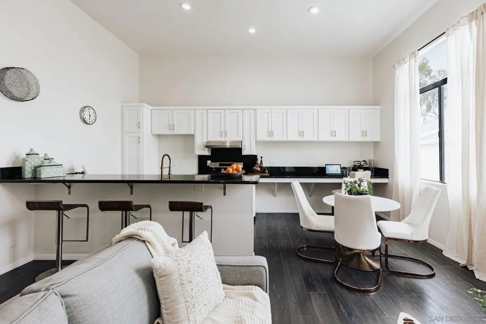 4652 Don Lorenzo Dr #A Los Angeles, CA 90008