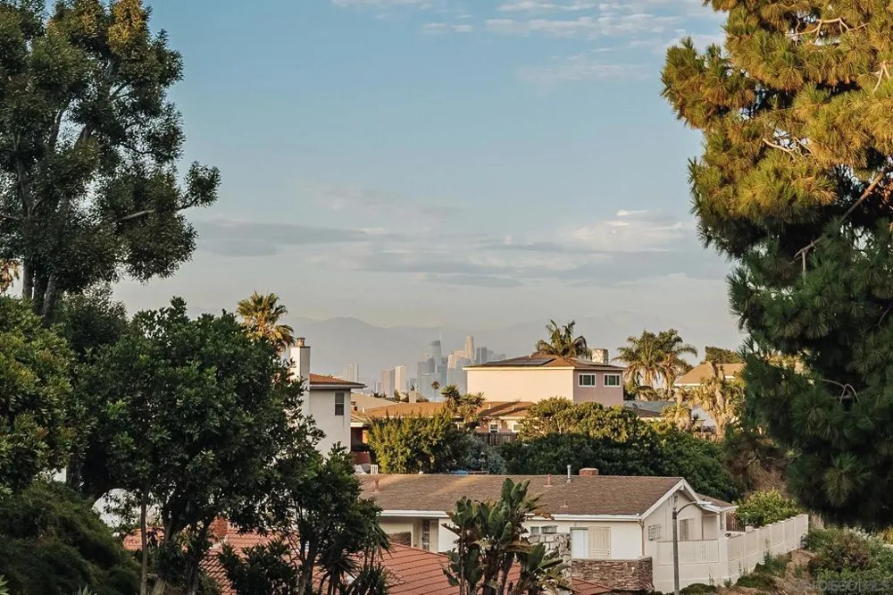 4652 Don Lorenzo Dr #A Los Angeles, CA 90008