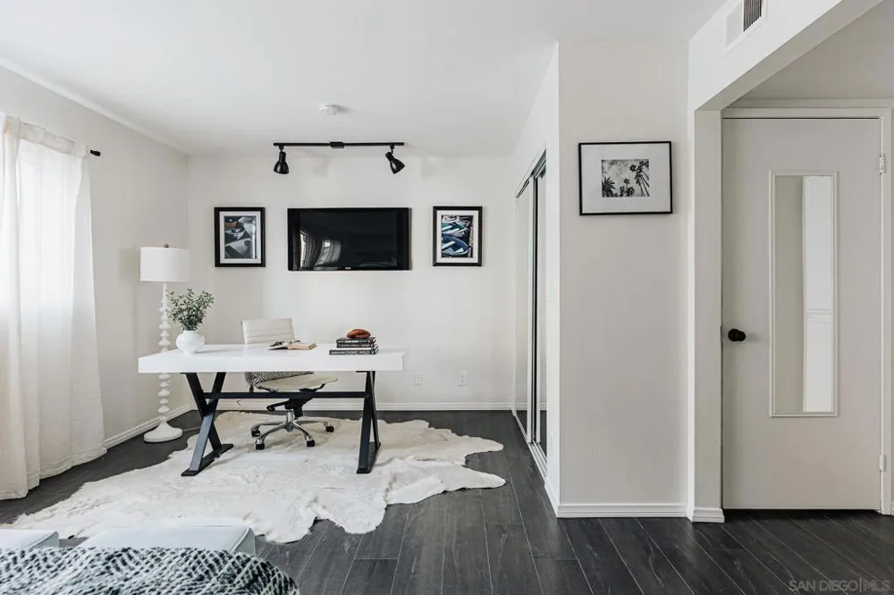 4652 Don Lorenzo Dr #A Los Angeles, CA 90008