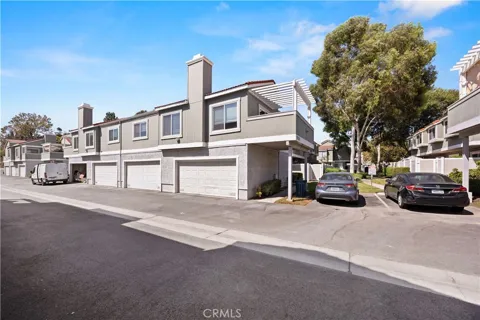 1060 Golden Springs