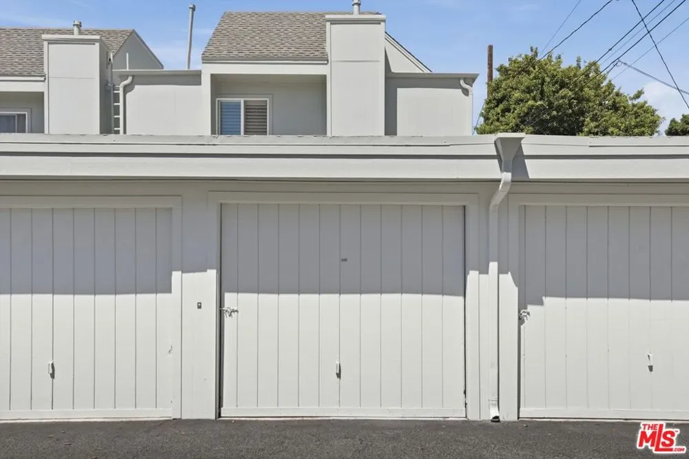 2520 Arizona Avenue #8 Santa Monica, CA 90404