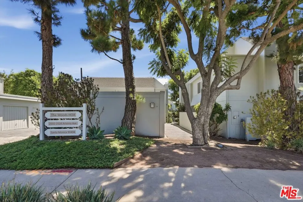 2520 Arizona Avenue #8 Santa Monica, CA 90404