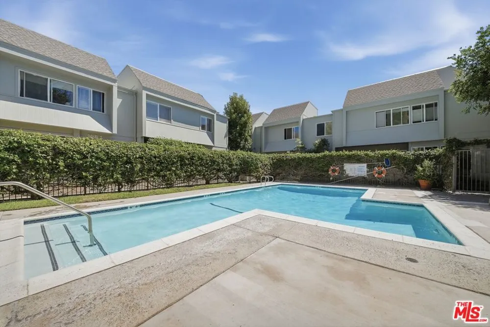 2520 Arizona Avenue #8 Santa Monica, CA 90404