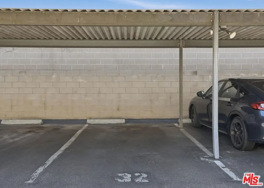 2520 Arizona Avenue #8 Santa Monica, CA 90404