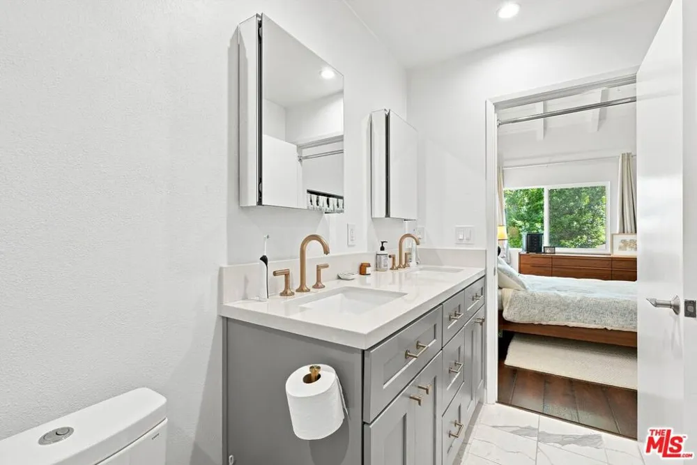 2520 Arizona Avenue #8 Santa Monica, CA 90404
