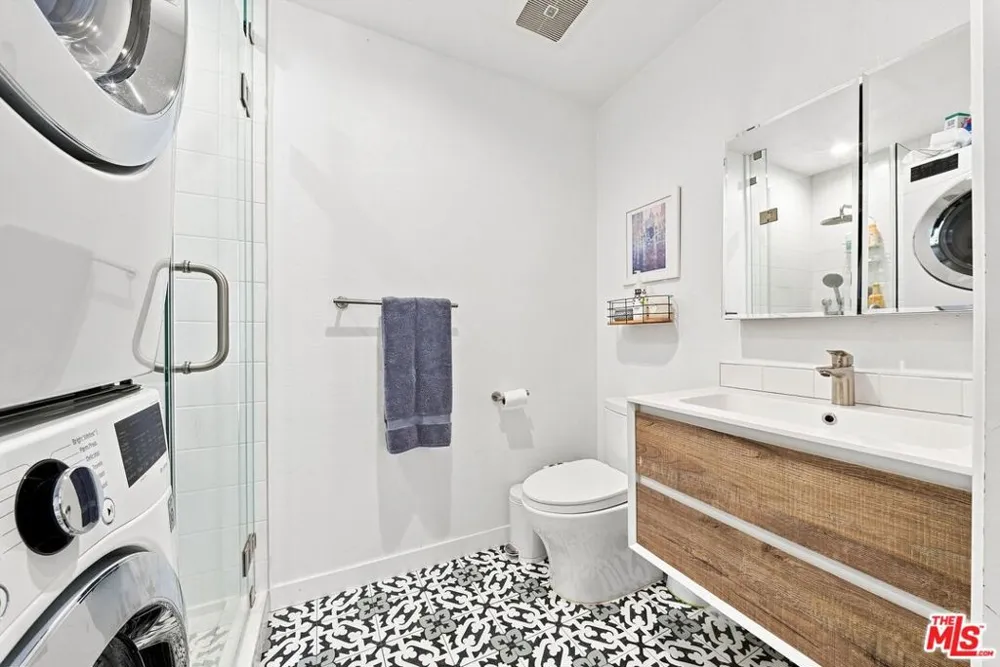 2520 Arizona Avenue #8 Santa Monica, CA 90404