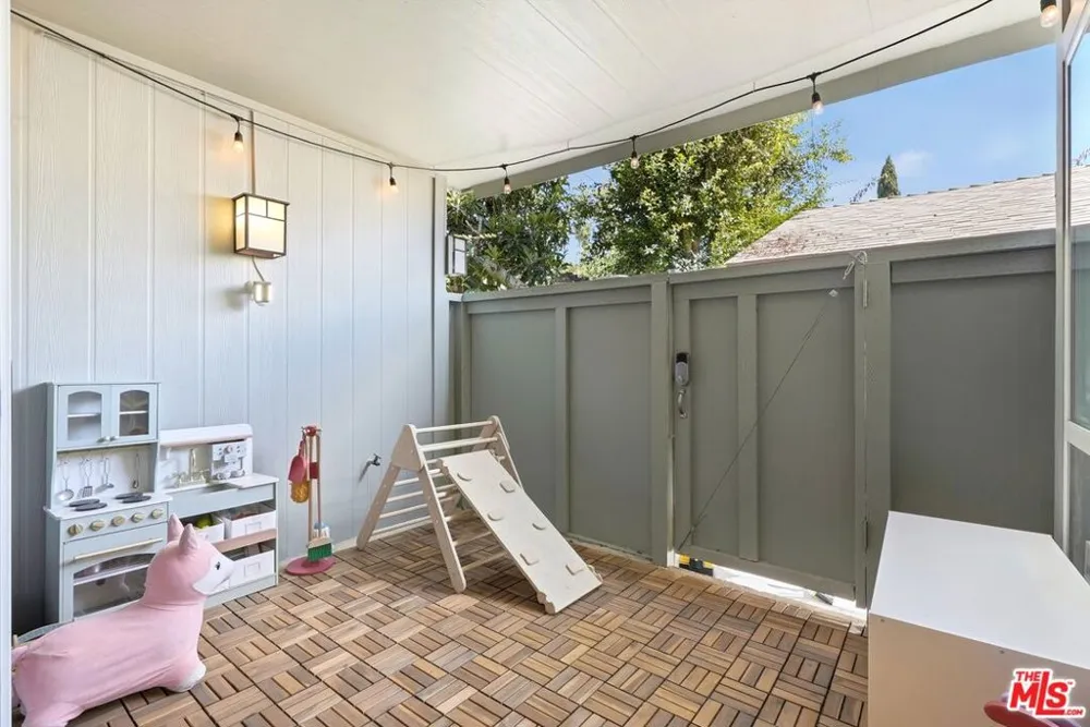 2520 Arizona Avenue #8 Santa Monica, CA 90404