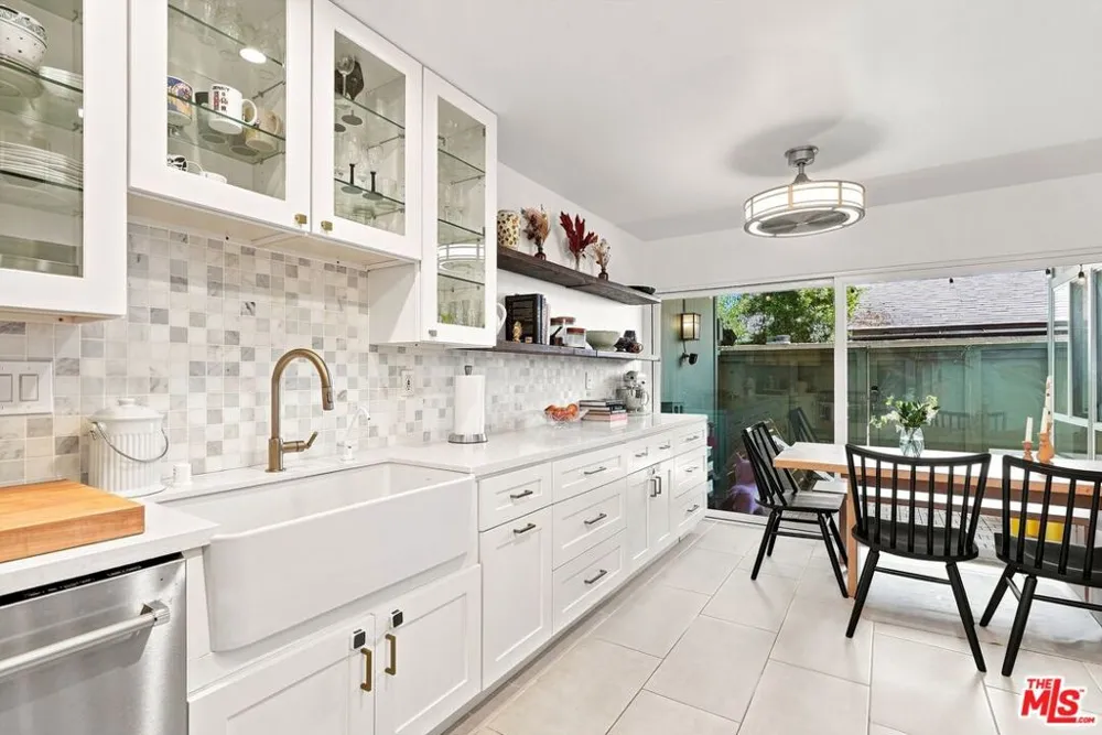 2520 Arizona Avenue #8 Santa Monica, CA 90404
