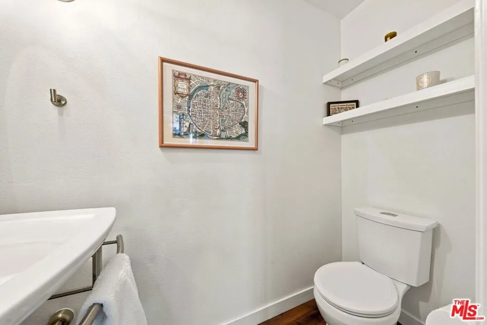 2520 Arizona Avenue #8 Santa Monica, CA 90404