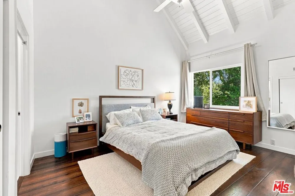 2520 Arizona Avenue #8 Santa Monica, CA 90404