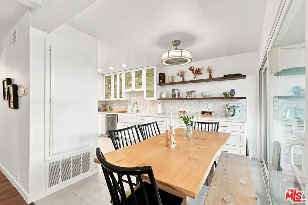 2520 Arizona Avenue #8 Santa Monica, CA 90404