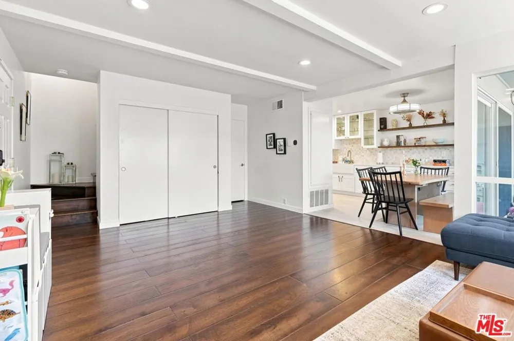 2520 Arizona Avenue #8 Santa Monica, CA 90404