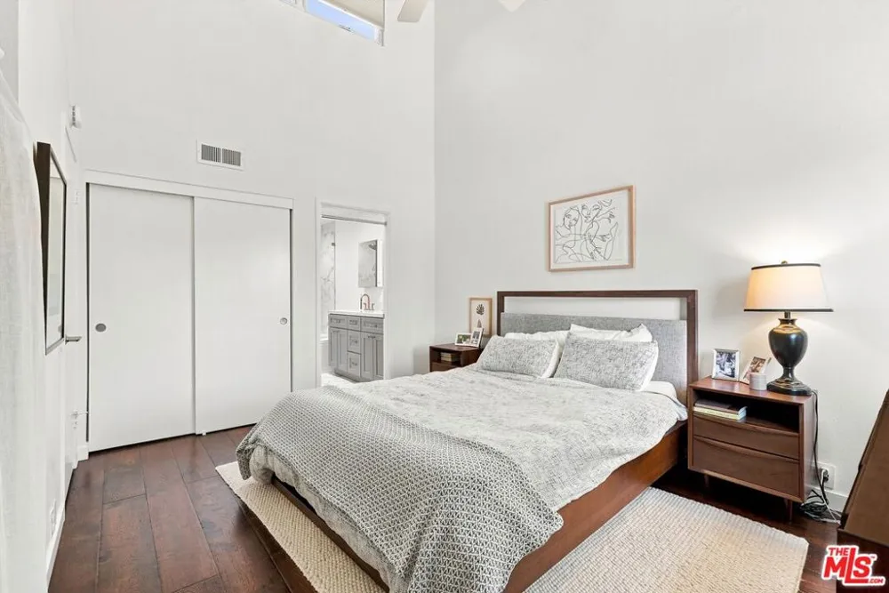 2520 Arizona Avenue #8 Santa Monica, CA 90404