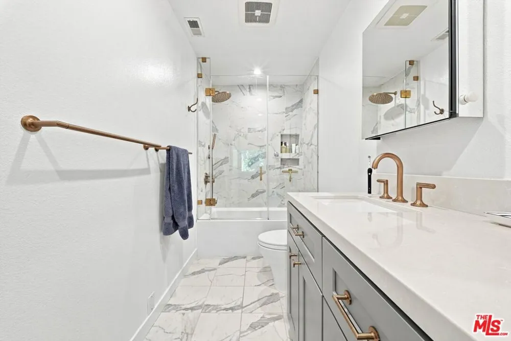 2520 Arizona Avenue #8 Santa Monica, CA 90404