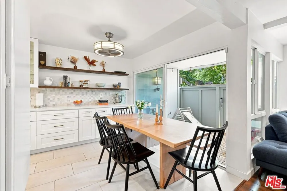 2520 Arizona Avenue #8 Santa Monica, CA 90404