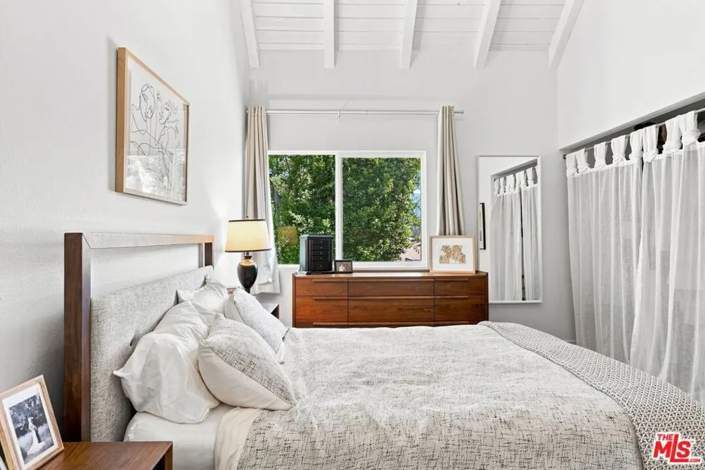 2520 Arizona Avenue #8 Santa Monica, CA 90404