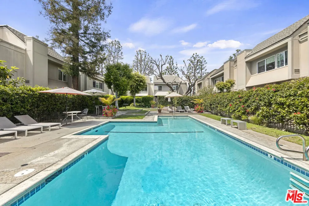 2520 Arizona Avenue #8 Santa Monica, CA 90404