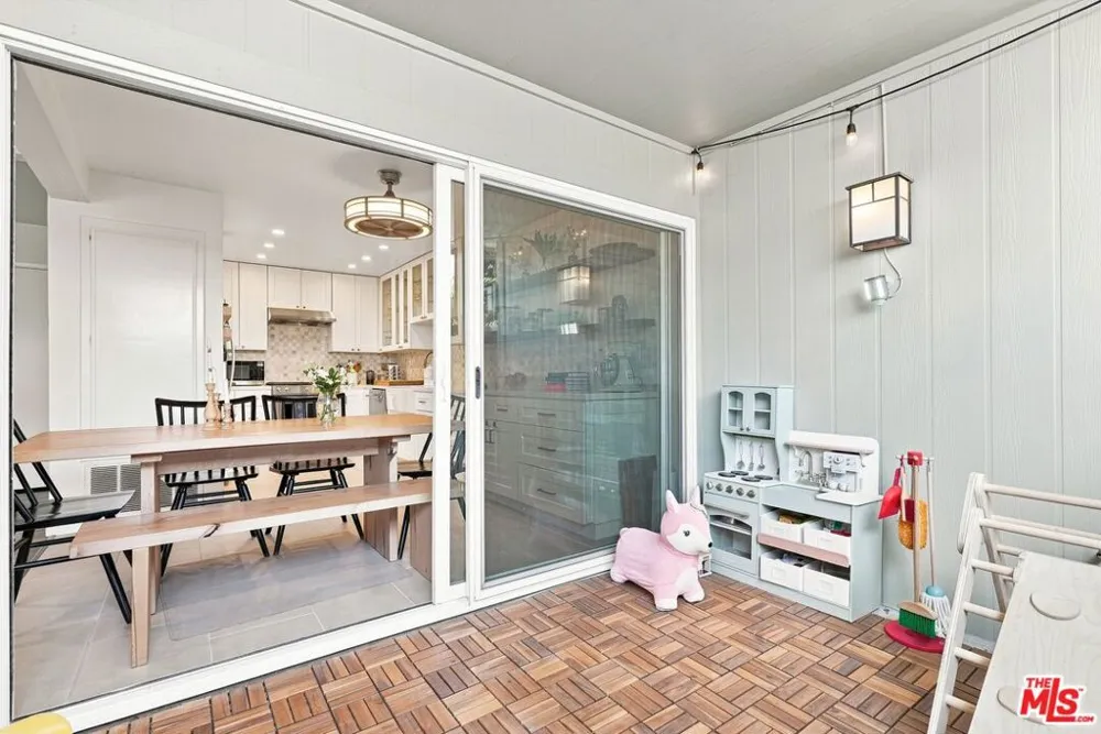 2520 Arizona Avenue #8 Santa Monica, CA 90404
