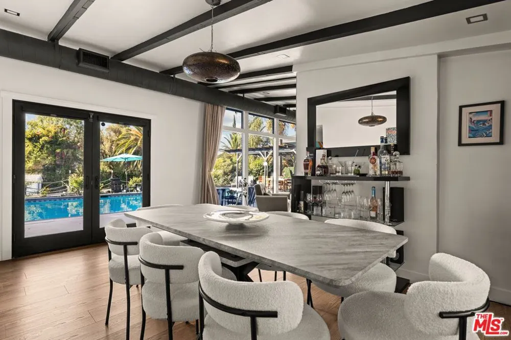 22505 Macfarlane Drive Los Angeles, CA 91364