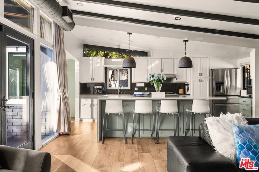 22505 Macfarlane Drive Los Angeles, CA 91364