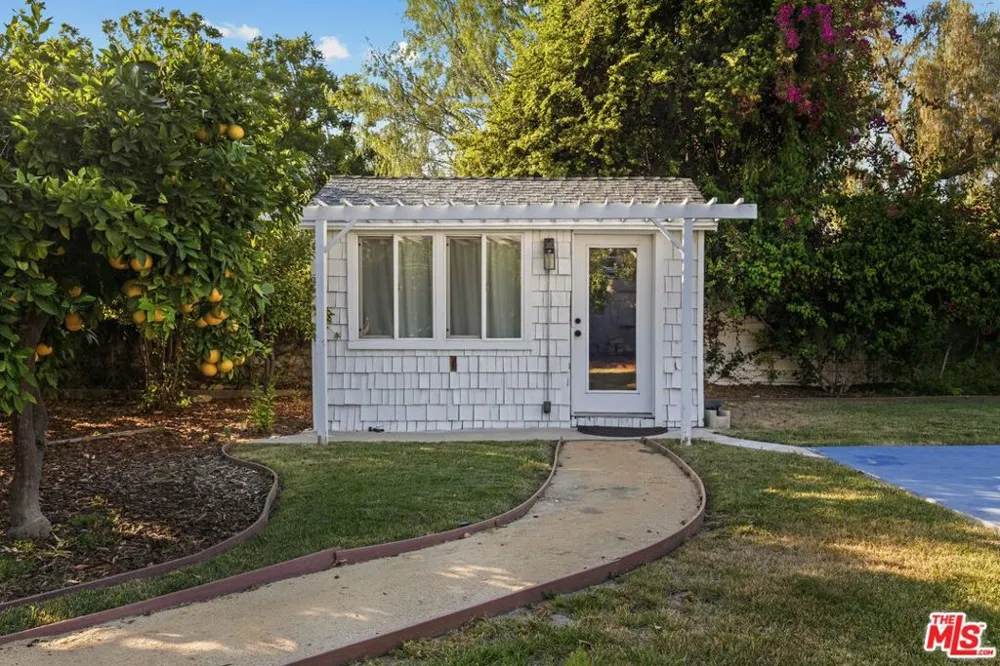 22505 Macfarlane Drive Los Angeles, CA 91364