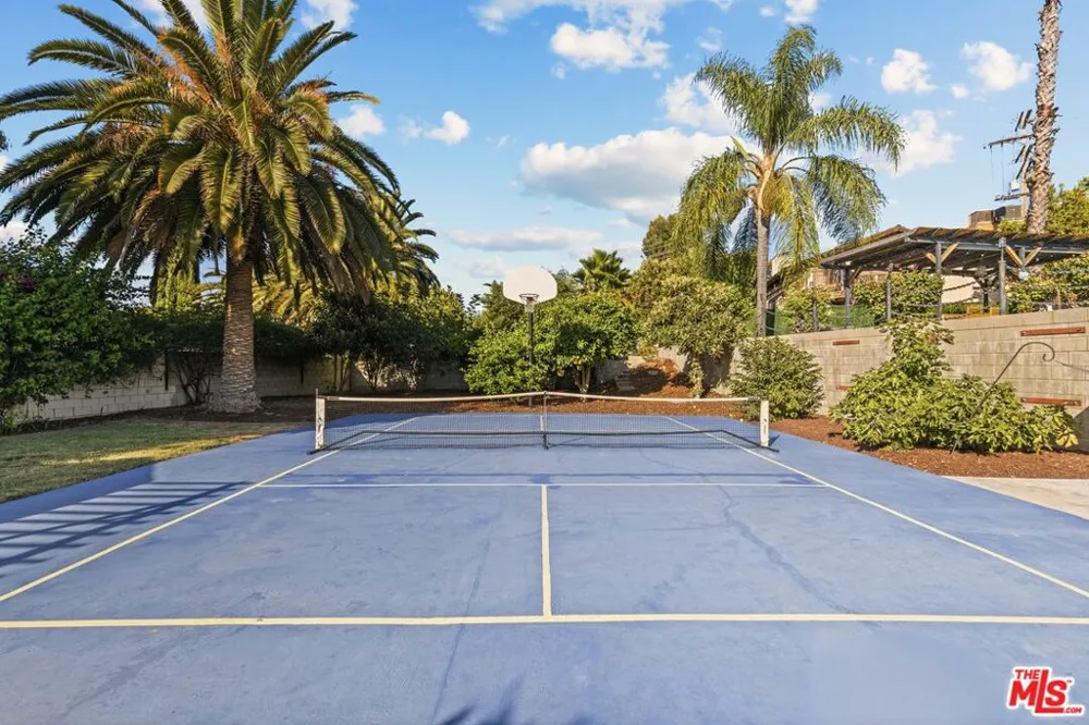 22505 Macfarlane Drive Los Angeles, CA 91364