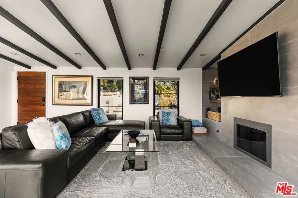 22505 Macfarlane Drive Los Angeles, CA 91364