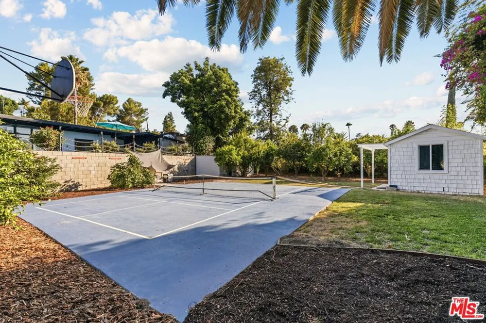 22505 Macfarlane Drive Los Angeles, CA 91364
