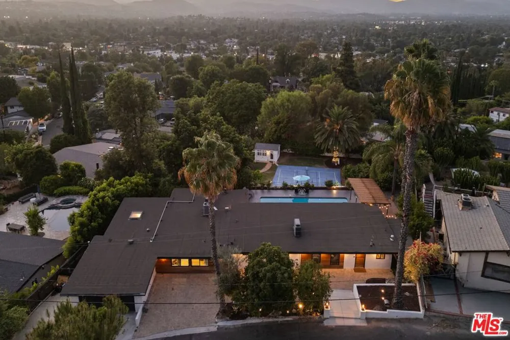 22505 Macfarlane Drive Los Angeles, CA 91364