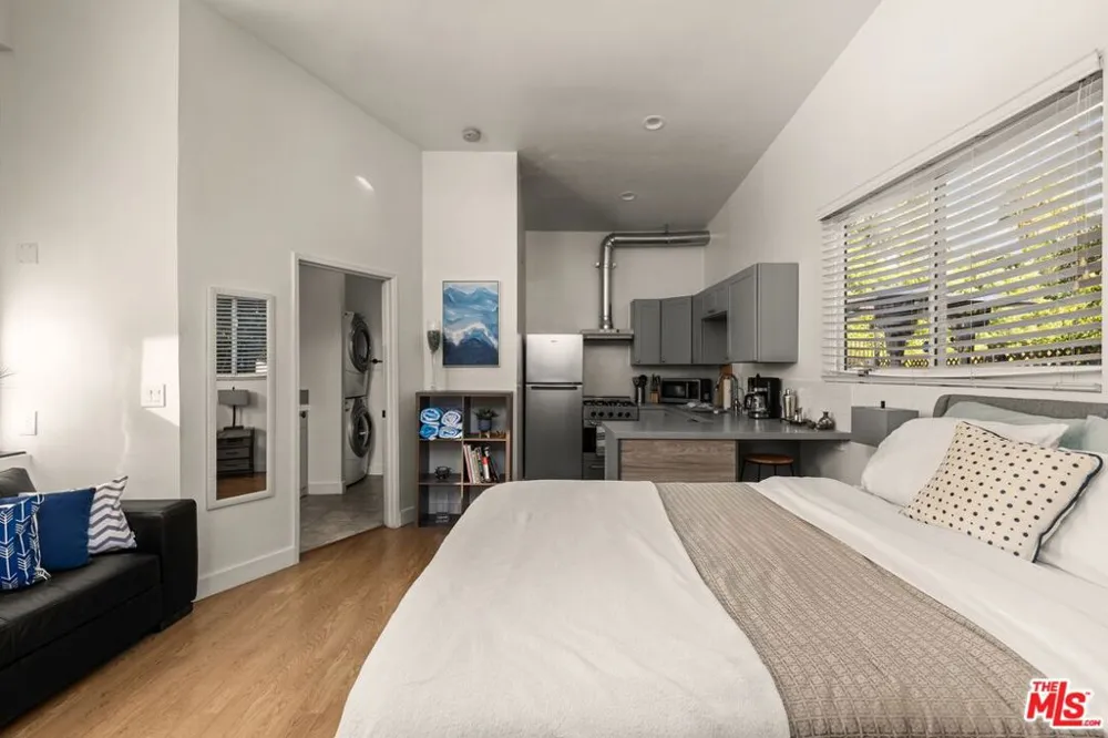 22505 Macfarlane Drive Los Angeles, CA 91364
